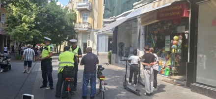 Започнаха проверките на придвижващите се с тротинетки и велосипеди