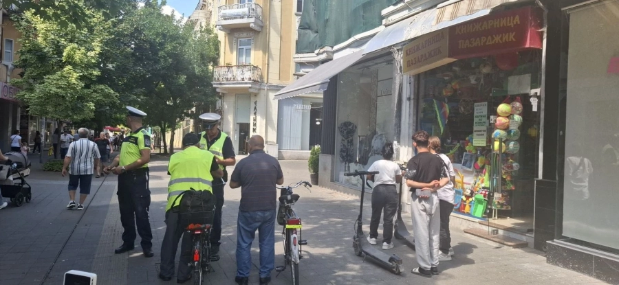 Започнаха проверките на придвижващите се с тротинетки и велосипеди
