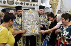 Днес в Септември идва дядо Николай с чудотворната икона на Пресвета Богородица – “Златна ябълка“