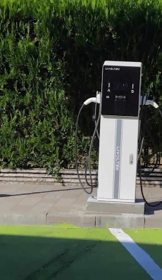 В Белово заработи първата зарядна станция за електромобили