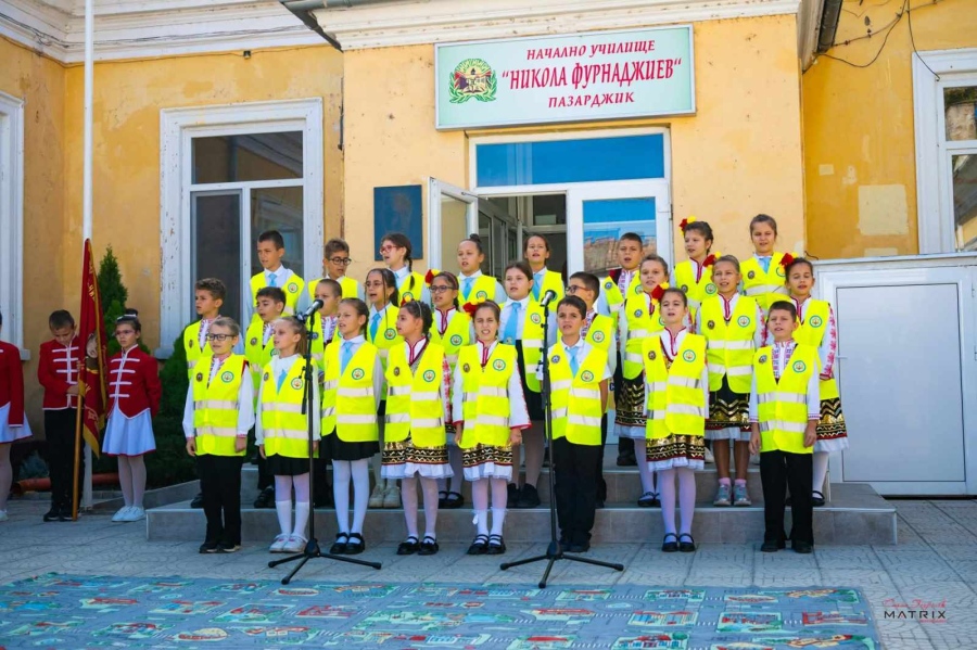 Третокласници приеха Етичния кодекс на Детското полицейско управление в НУ „Никола Фурнаджиев“