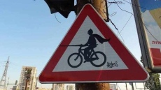 Велосипедист изскочи внезапно на платното, блъсна го автобус